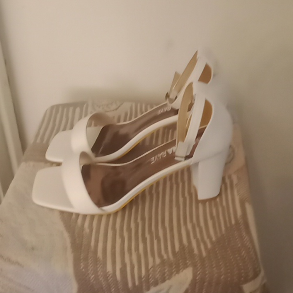 Danna Raye Vegan Leather Chunk Heel Sandals Sz 11